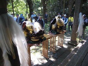 竹岡三柱神社の木遣り獅子舞