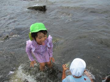 海の水が…