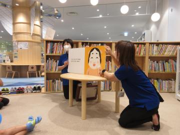 大型絵本おめんです