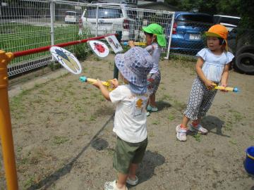園庭に遊びに行こう