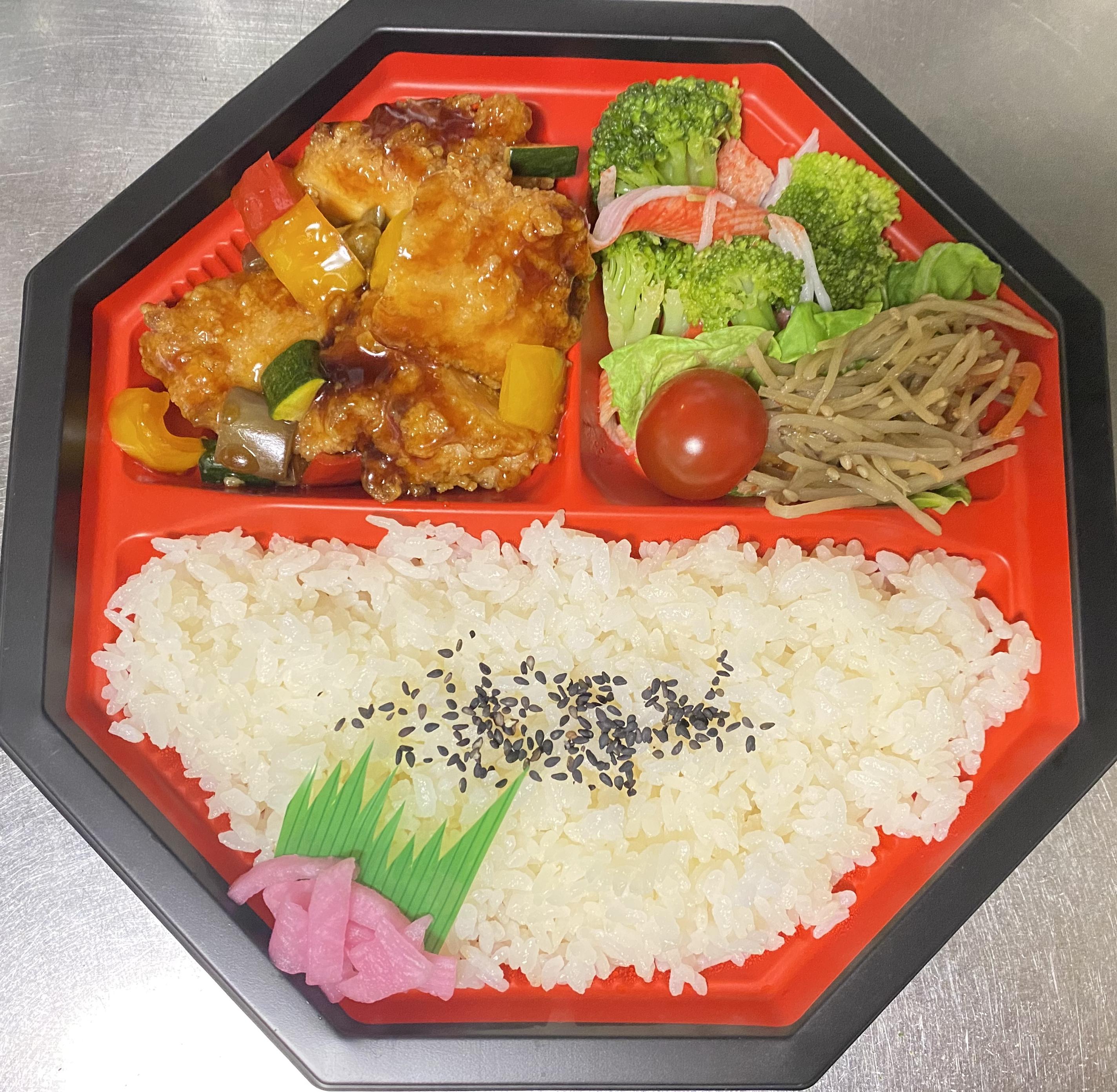 鶏と彩り野菜の黒酢あん弁当