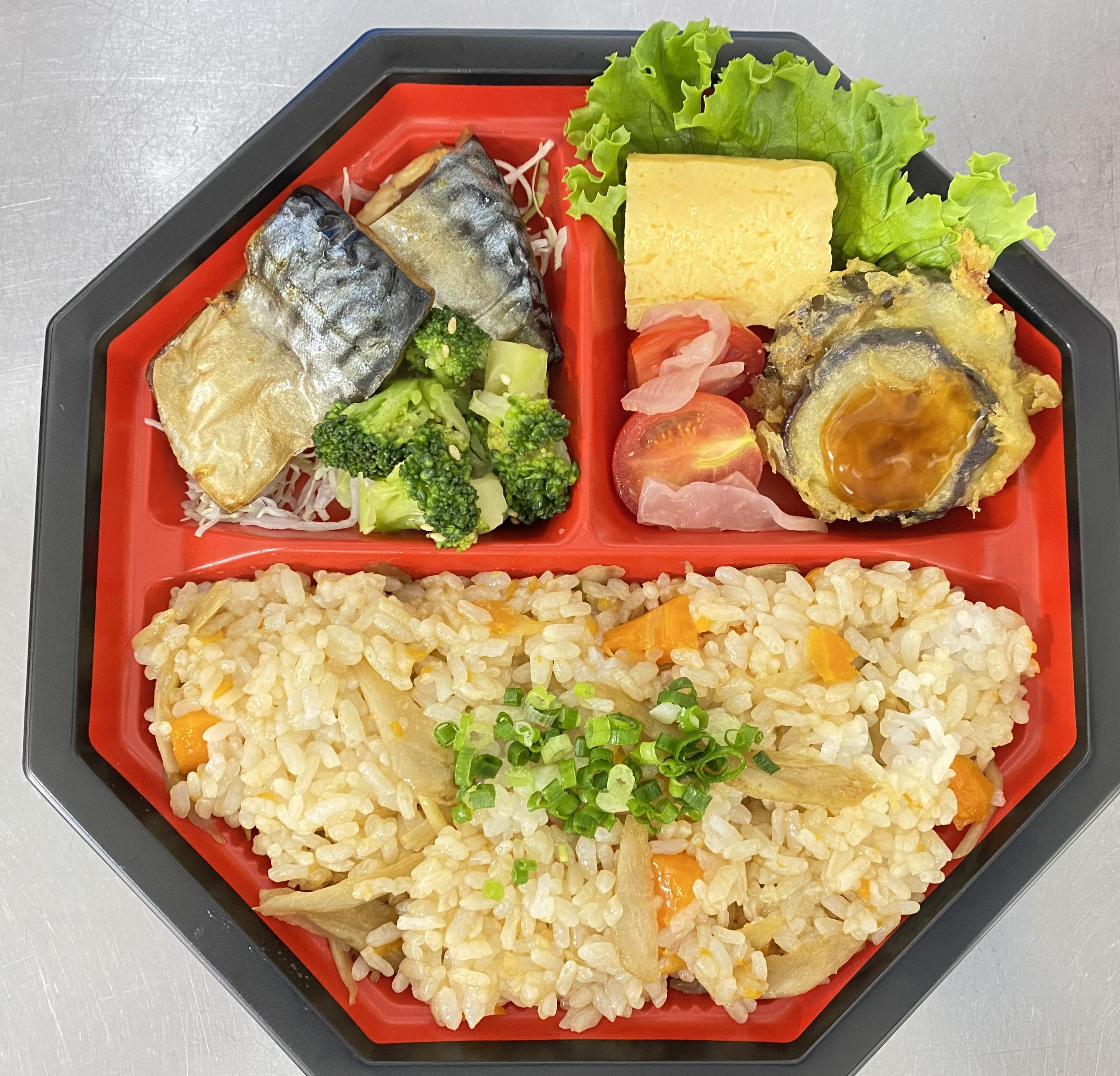 生姜香る根菜の混ぜご飯弁当